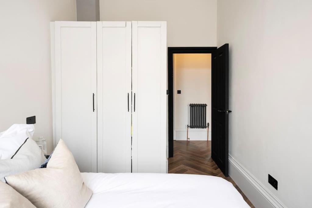 High End Free Parking Wifi Balcony Ensuite Cheltenham Extérieur photo