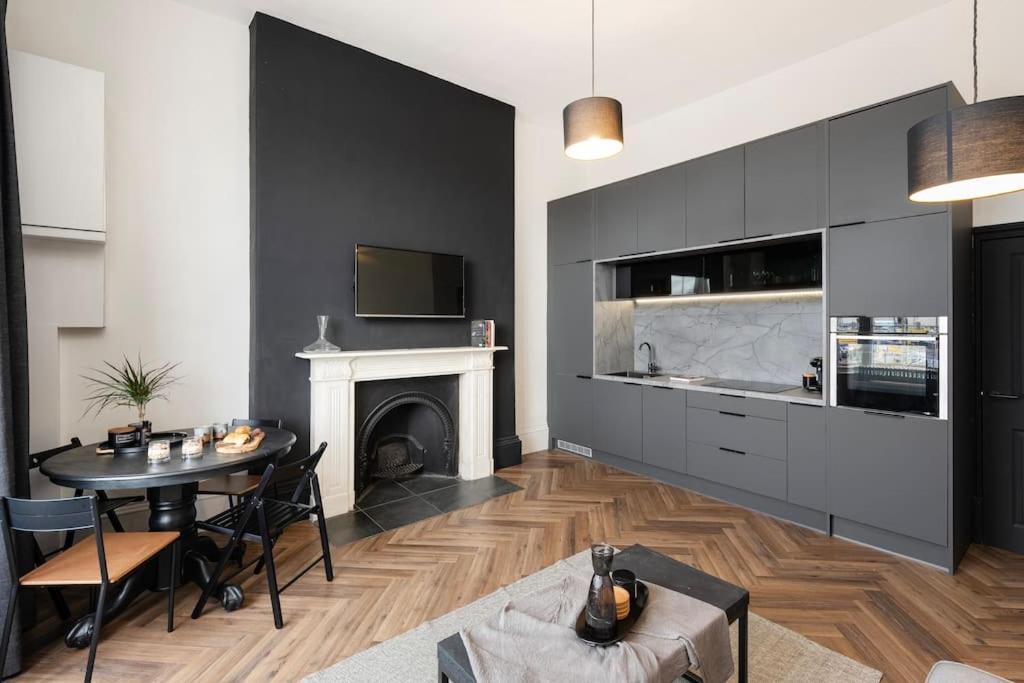High End Free Parking Wifi Balcony Ensuite Cheltenham Extérieur photo