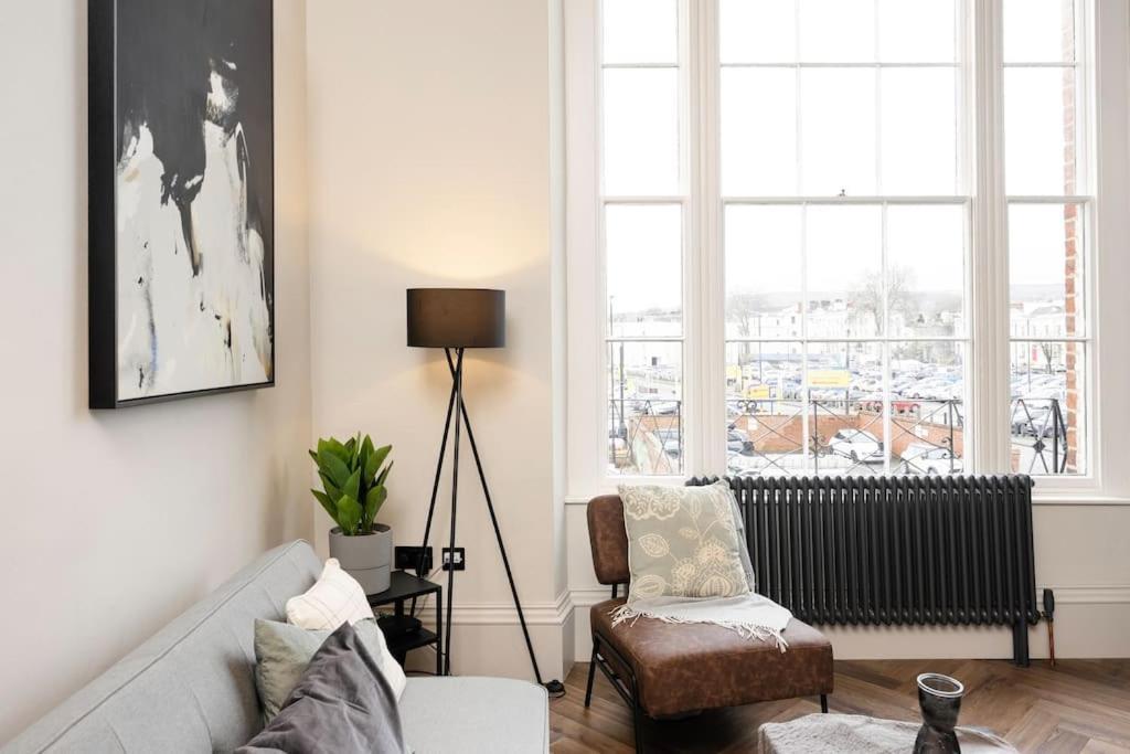 High End Free Parking Wifi Balcony Ensuite Cheltenham Extérieur photo