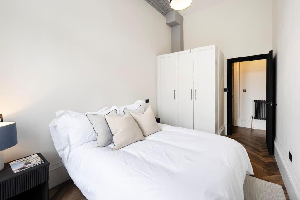 High End Free Parking Wifi Balcony Ensuite Cheltenham Extérieur photo