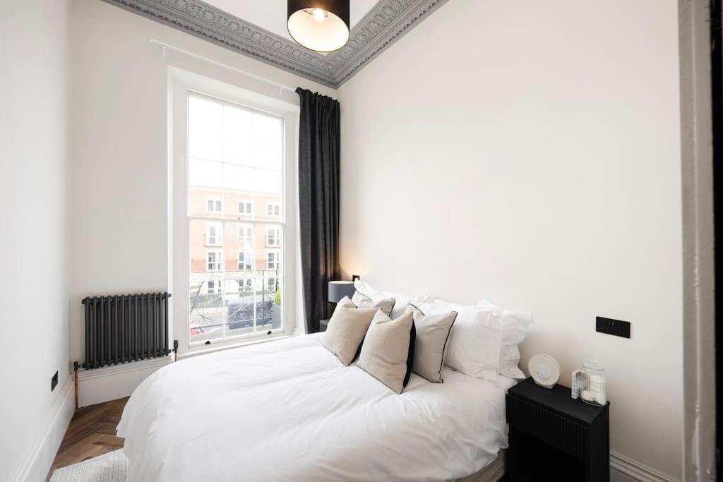 High End Free Parking Wifi Balcony Ensuite Cheltenham Extérieur photo